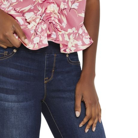 Nwot Cinched peplum Blouse - Picture 5 of 9